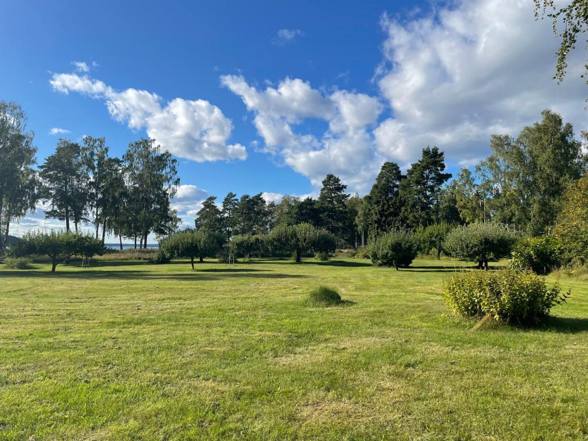 Relaxing Lake Oasis With Jacuzzi - Amazing View & Private Pier Stockholm Exteriör bild