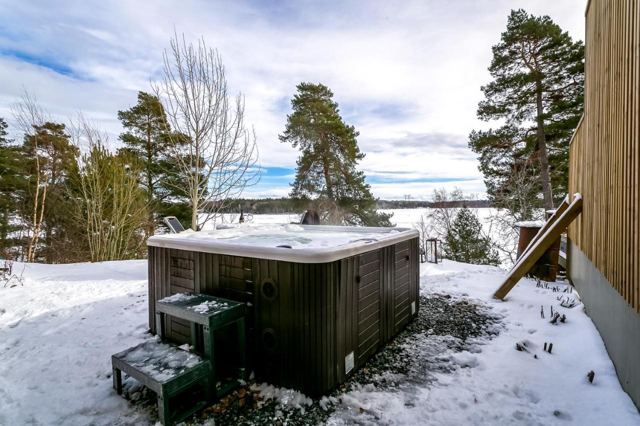 Relaxing Lake Oasis With Jacuzzi - Amazing View & Private Pier Stockholm Exteriör bild