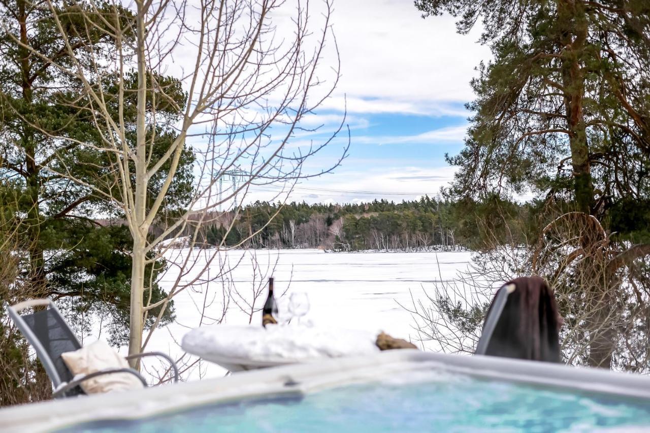 Relaxing Lake Oasis With Jacuzzi - Amazing View & Private Pier Stockholm Exteriör bild